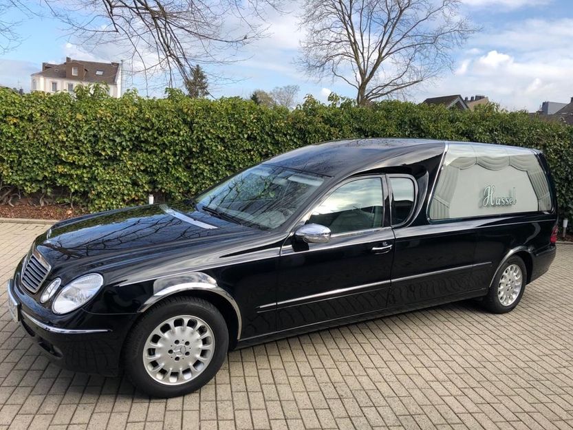 Auto von Bestattungsinstitut Hassel